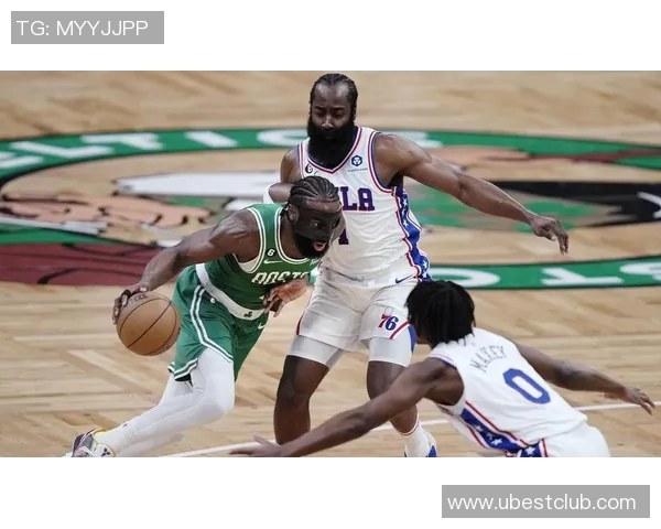 费城76人与波士顿凯尔特人激战正酣谁能在季后赛中笑到最后